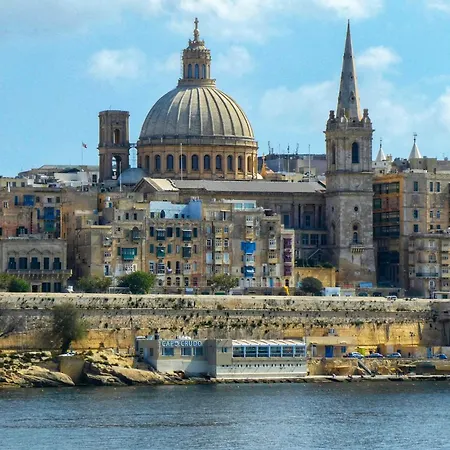 A Stylish In Malta's Capital *
