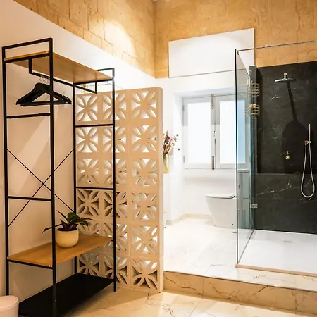 A Stylish In Malta's Capital * バレッタ