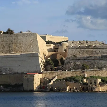 Appartamento A Stylish In Malta's Capital *