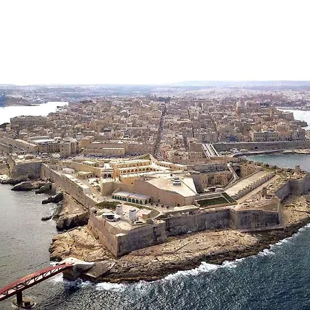 A Stylish In Malta's Capital *