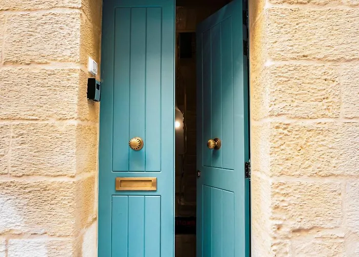 A Stylish In Malta's Capital Apartment *
